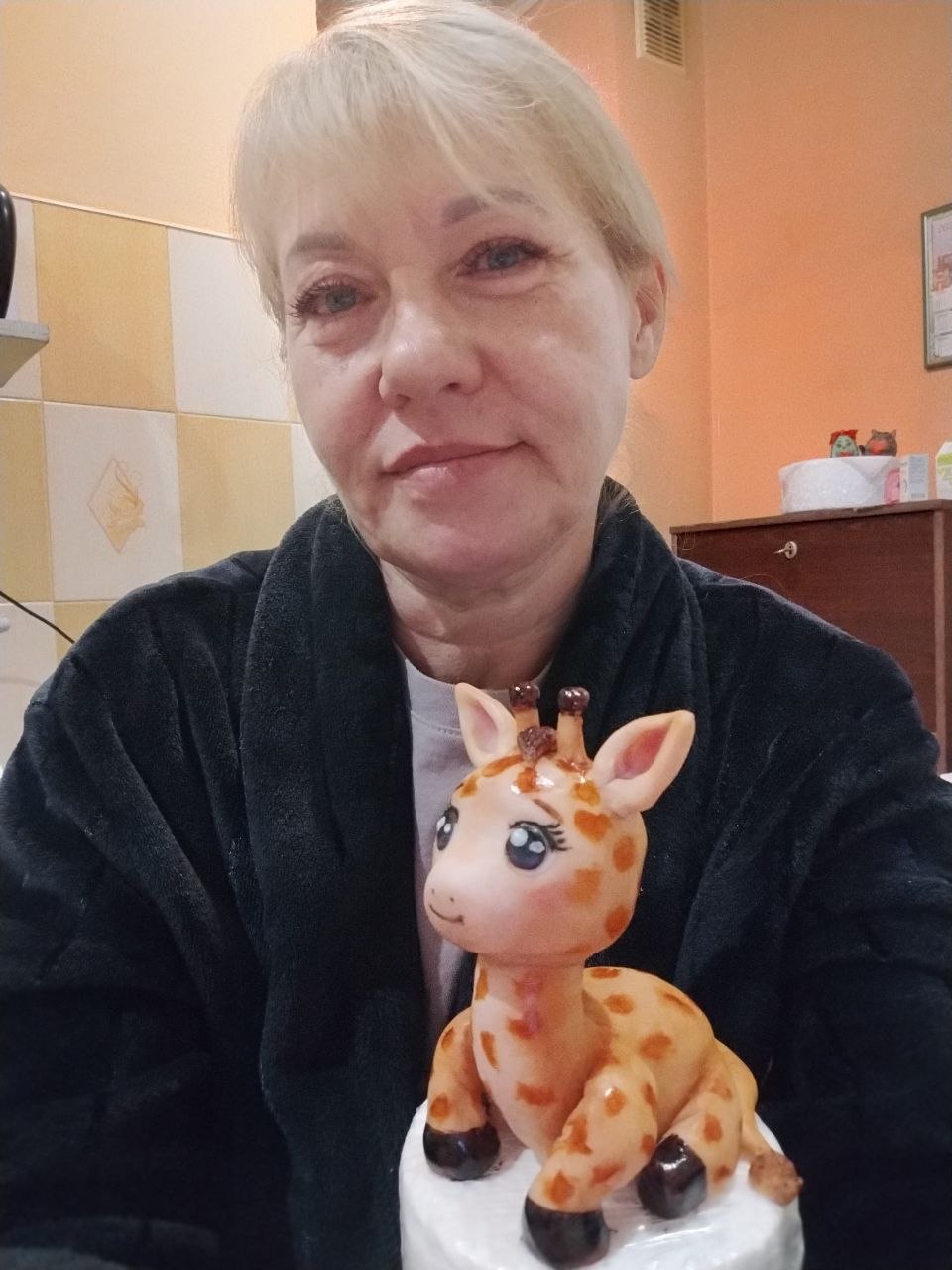 Учасниця з жирафиком — робота учасниці флешмобу